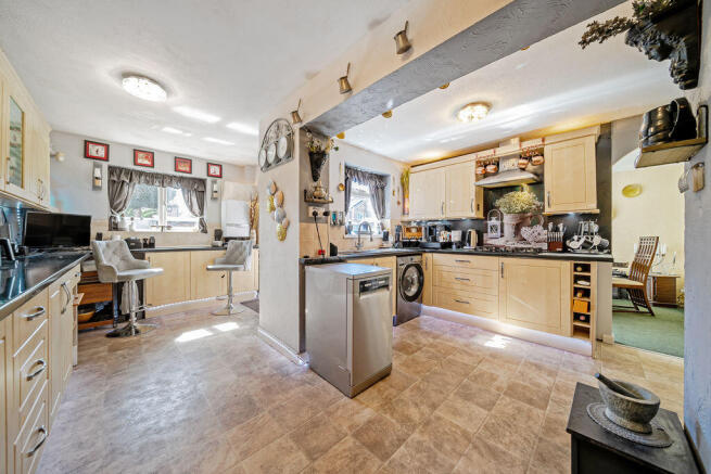 Kitchen/ Utility