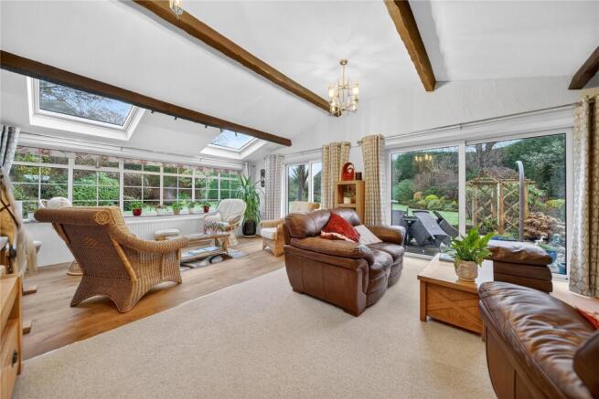 6 bed Detached for sale Image 6