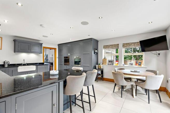 7 bed Detached for sale Image 4