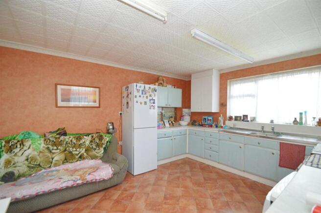 Kitchen1.jpg
