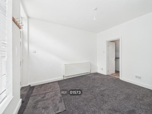 2 bed Terraced to rent Image 4