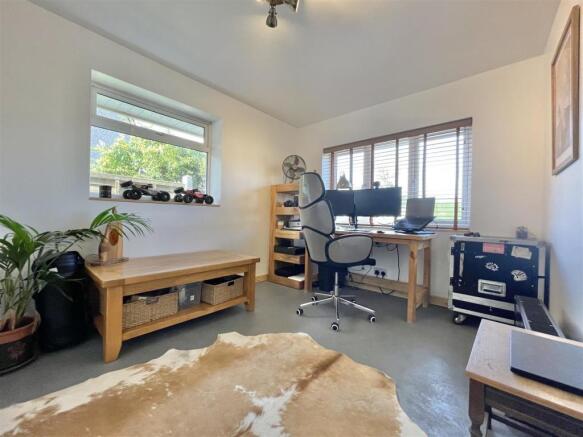 Office/Bedroom 4