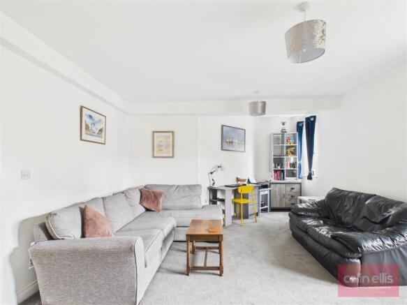 2 bed Flat for sale Image 2