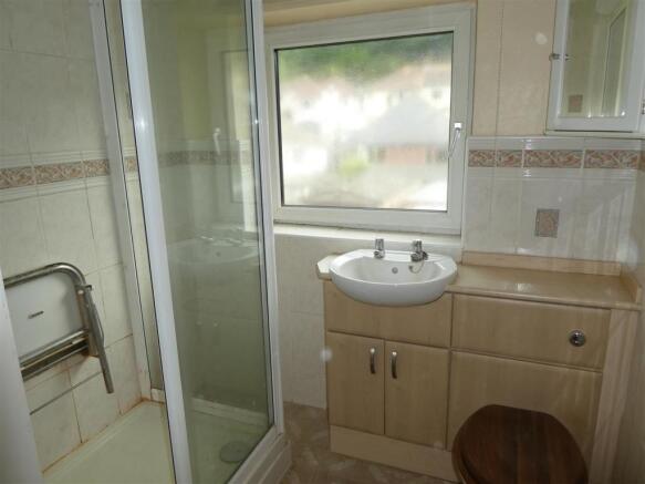 SHOWER ROOM.JPG