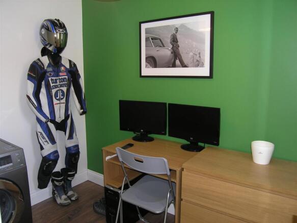 STUDY/UTILITY ROOM