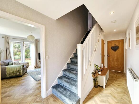 4 bed Detached for sale Image 9