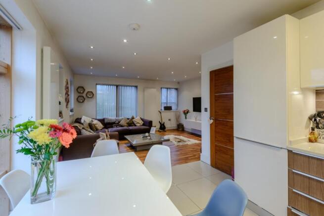 8408691-interior11-800.jpg