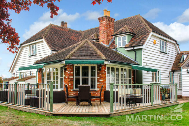 Decking entertain...