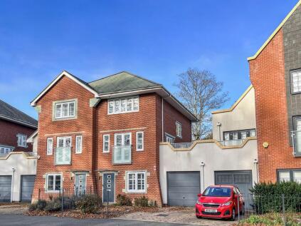 Kennedy Avenue - 3/4 bedrooms - High Specification