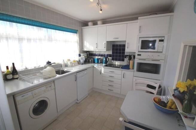 KITCHEN/B'FAST ROOM