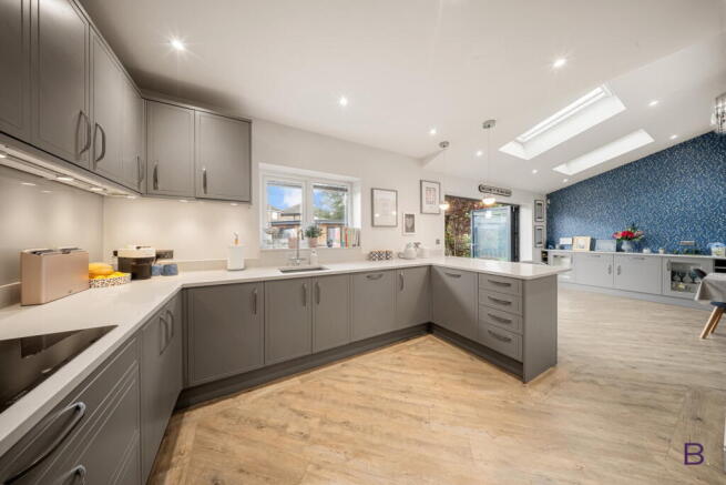 4 bed Semi-Detached for sale Image 9