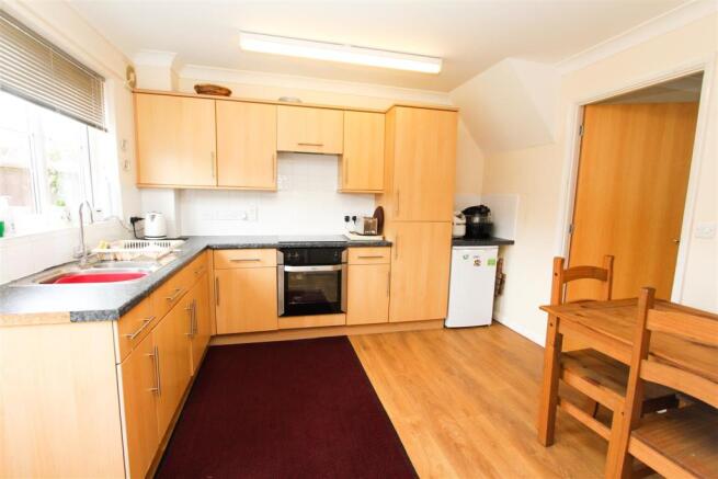 Kitchen 2.jpg