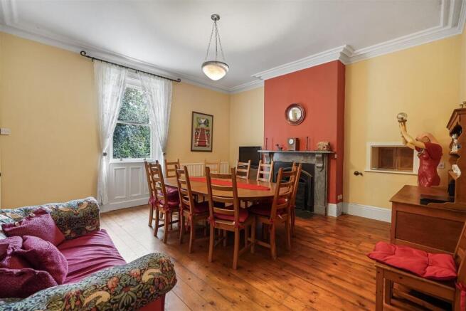 6 bed Detached for sale Image 9