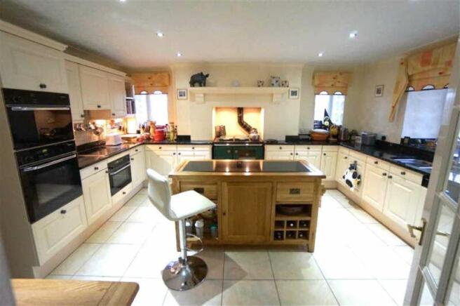 Dining Kitchen: