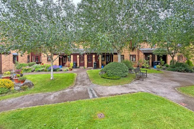 2 bed Flat for sale Image 2