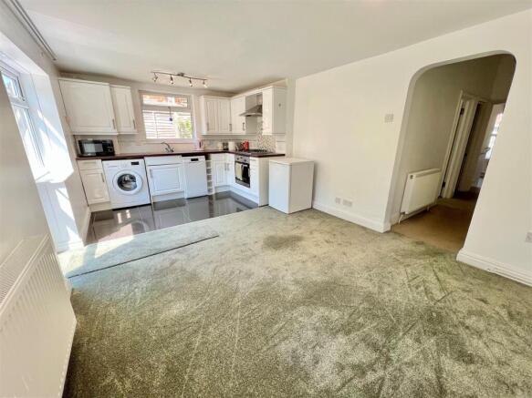 Kitchen 1.jpg