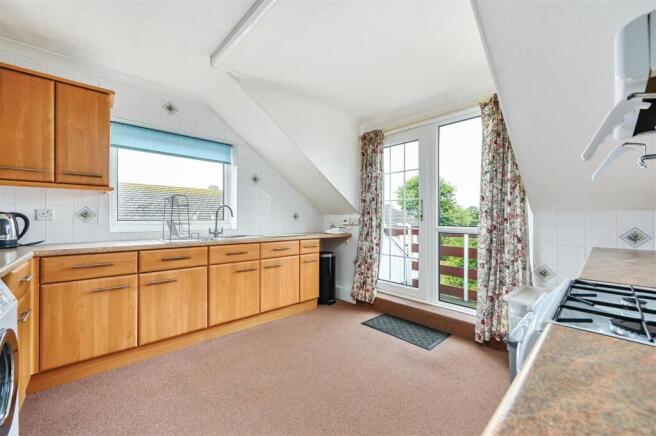 17 PINEWOODS COURT - TN393UD (20).jpg