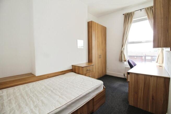 3 bed Terraced to rent Image 9