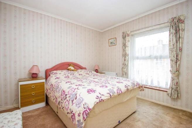 DOUBLE FRONT BEDROOM