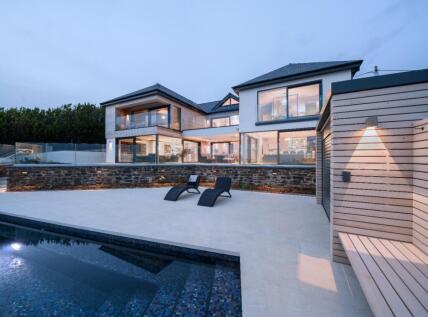 An award-winning expression of coastal living, elevated beyond the ordinary.
