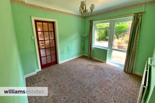 Snug/Dining Room