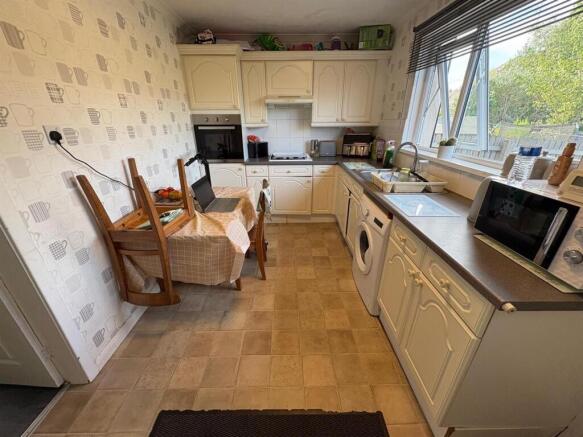 3 bed Town House for sale Image 4
