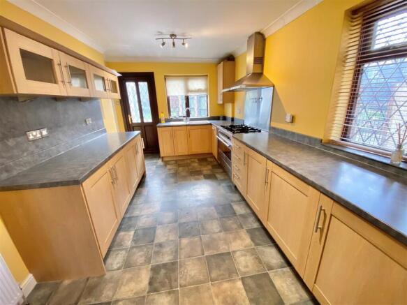 Kitchen 2.jpg