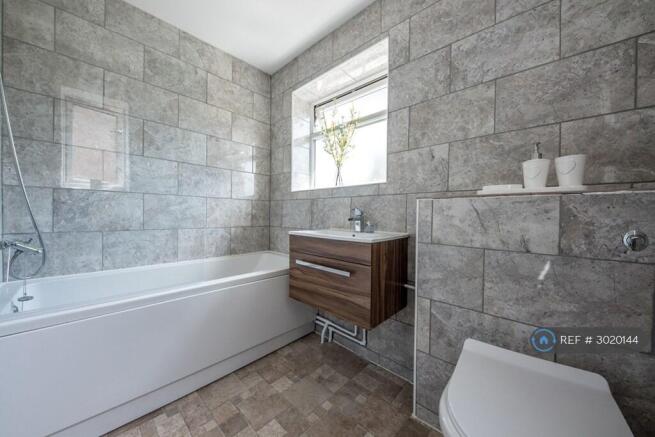 Sleek Tiled Family Bathroom