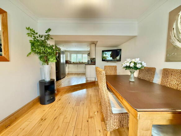 4 bed Detached for sale Image 9
