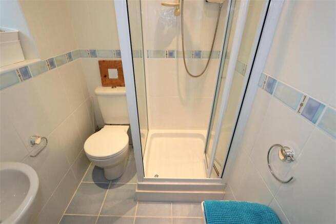 EN-SUITE SHOWER ROOM