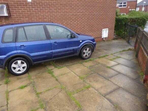 Drive / Off Street Parking: