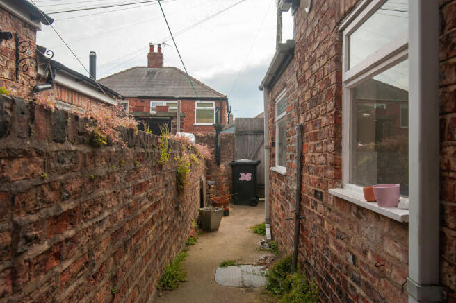 2 bed Terraced to rent Image 9
