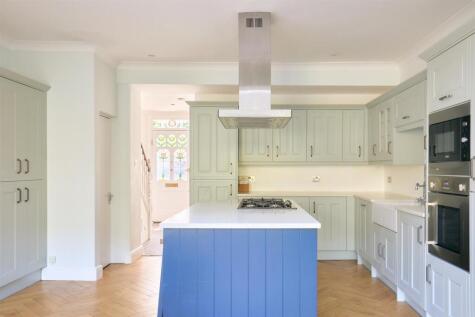 Riverview Grove, Chiswick, W4