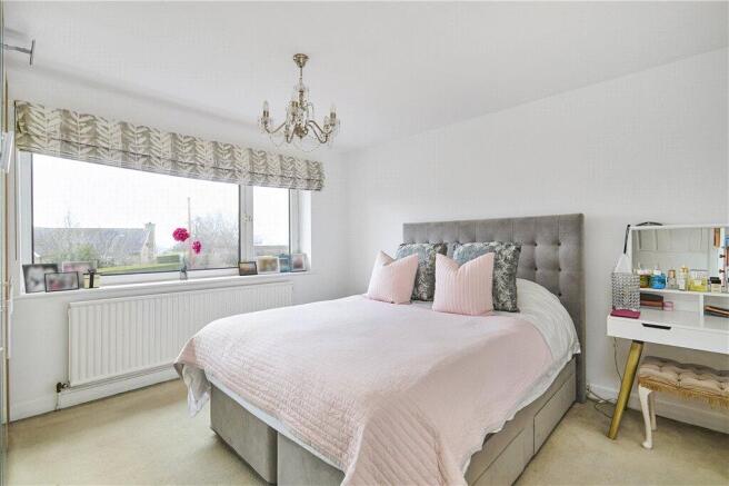 4 bed Detached for sale Image 12
