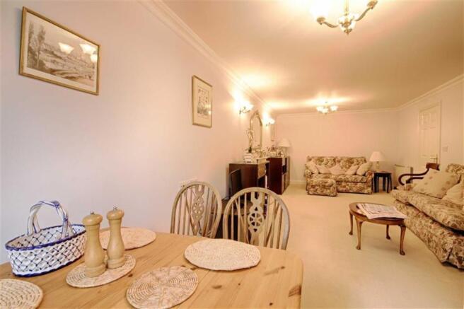 LIVING/DINING ROOM