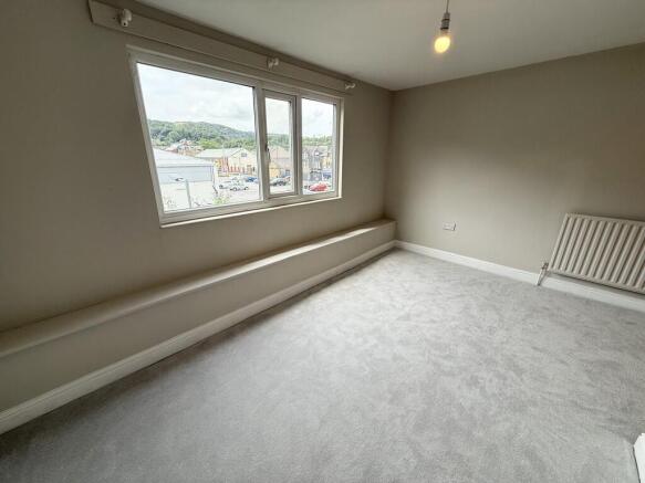3 bed Terraced for sale Image 8