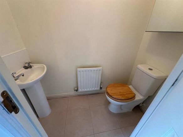 2 bed Terraced to rent Image 5