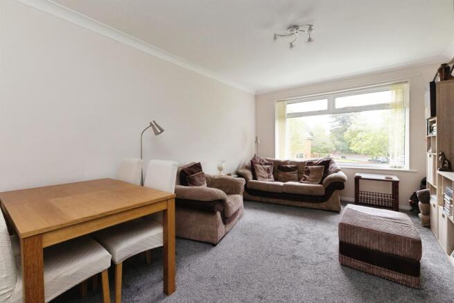 3 bed Flat for sale Image 6