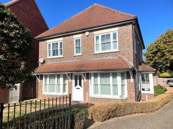 2-bed flat on Princes Risborough, £325,000