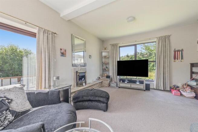 4 bed Detached for sale Image 8