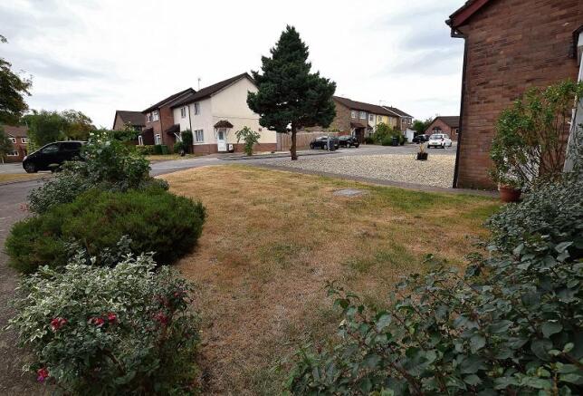 Entrance & Front Garden