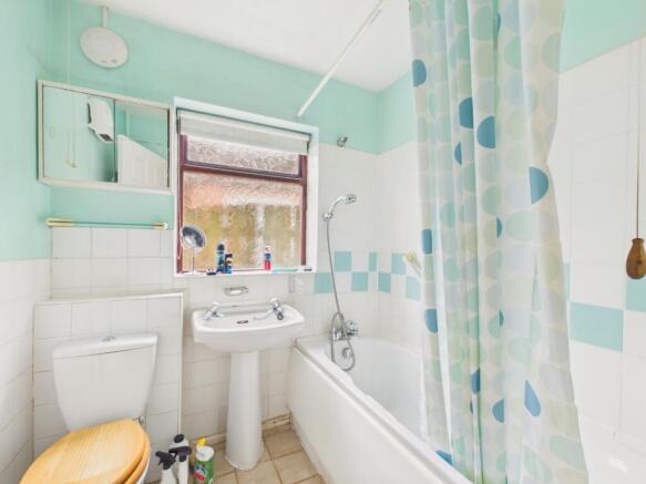 3 bed Semi-Detached for sale Image 8
