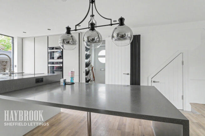 4 bed Semi-Detached to rent Image 4