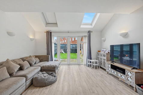 Amisse Drive, Holborough Lakes, Snodland, ME6