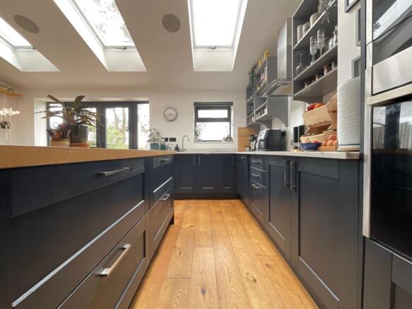 3 bed Semi-Detached for sale Image 10