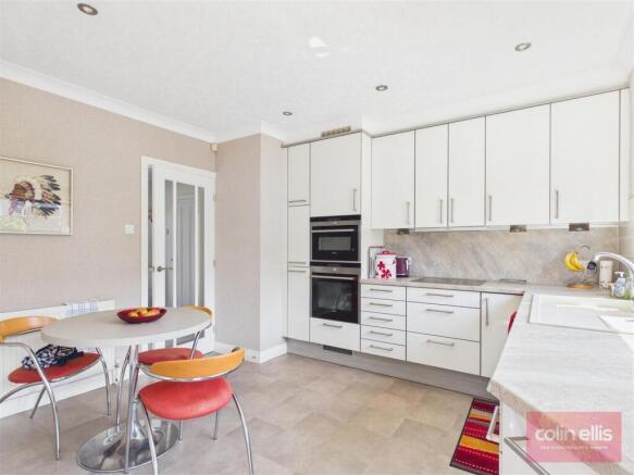 2 bed Detached Bungalow for sale Image 7