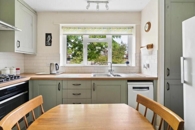 Tavistock Close, Maidenhead photo 2