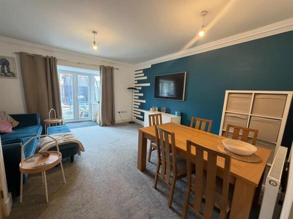 3 bed Town House to rent Image 7