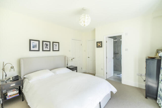 4 bed Town House for sale Image 8