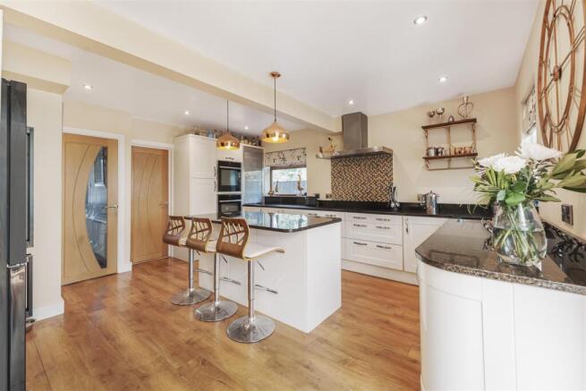 3 - kitchen breakfast room.jpg